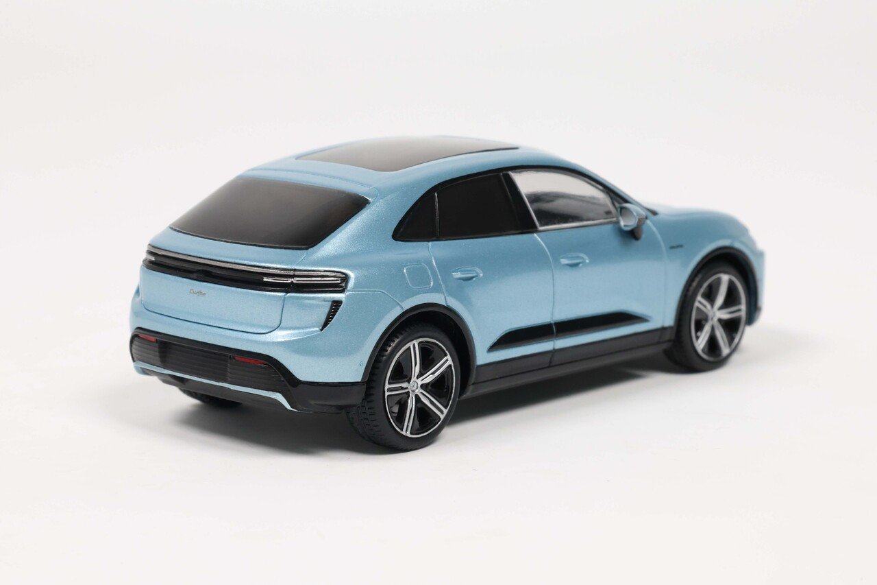 1/43 Solido 2025 Porsche Macan Turbo (Frozen Blue Metallic) Diecast Car Model