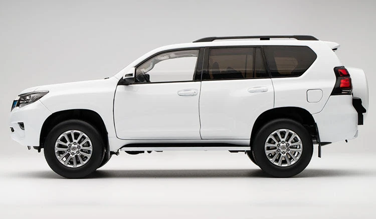 1/18 Sunstar 2018-2023 Toyota Land Cruiser Prado (White) Diecast Car Model