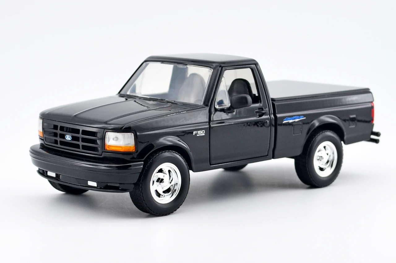 1/24 Motormax 1993 Ford F-150 SVT Lightning (Black) Diecast Car Model