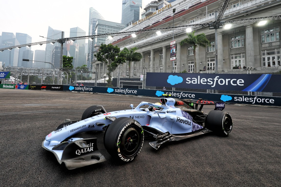 1/18 Minichamps 2026 F1 Audi Revolut F1 Team R26 #5 Gabriel Bortoleto Singapore GP Diecast Car Model