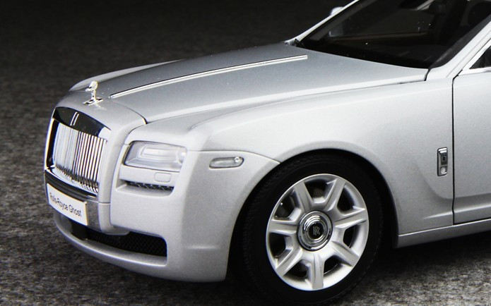 1/18 KYOSHO ROLLS-ROYCE GHOST (Silver w/ Black Interior) Diecast