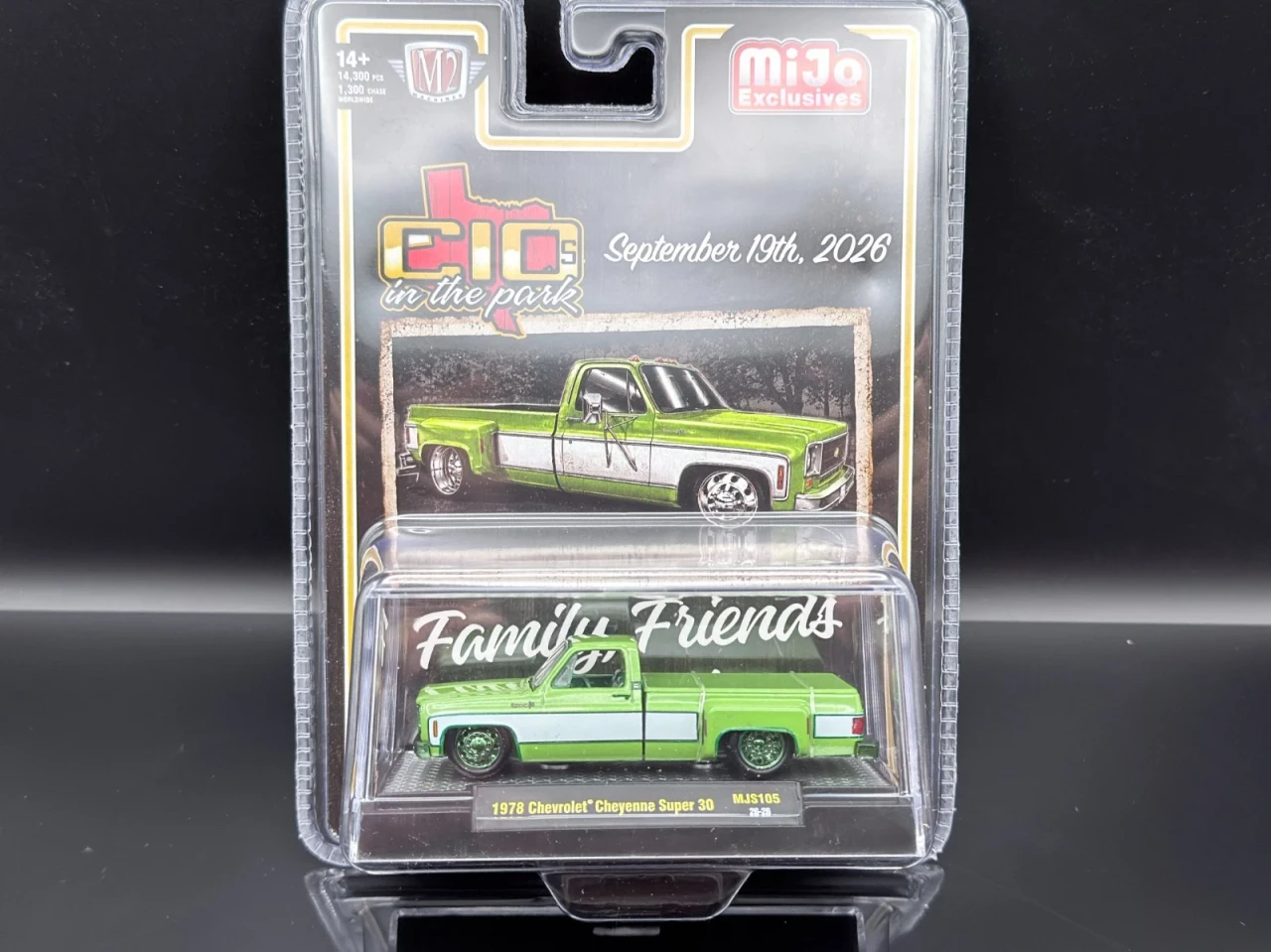 CHASE CAR 1/64 M2 Machines Chevrolet Cheyenne Super 30 (Two-Tone Green White) Diecast Car Model