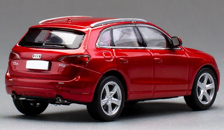 1/64 Sunstar 2013–2016 Audi Q5 1st Generation (8R) Facelift (Garnet Red) Diecast Car Model