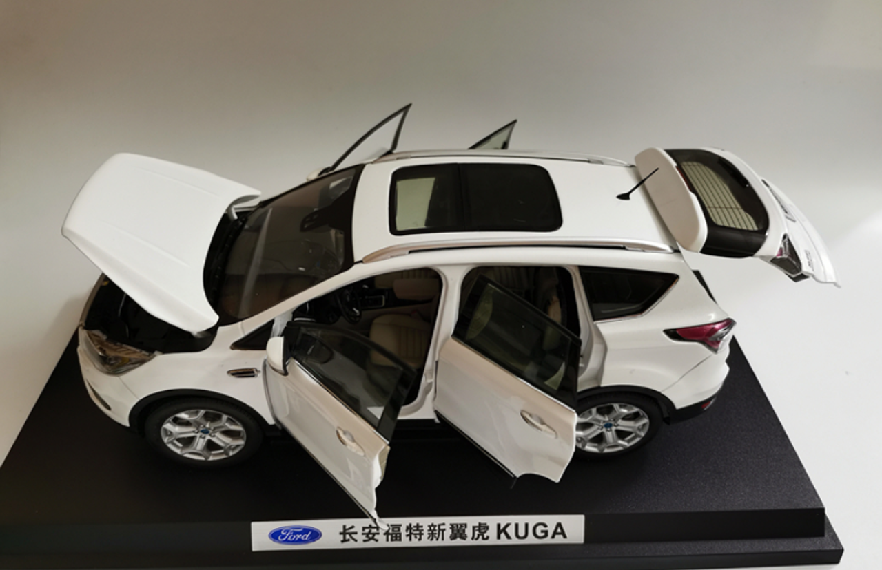 1/18 Dealer Edition 2017 Generation Ford Escape / Kuga (White) Diecast Car Model