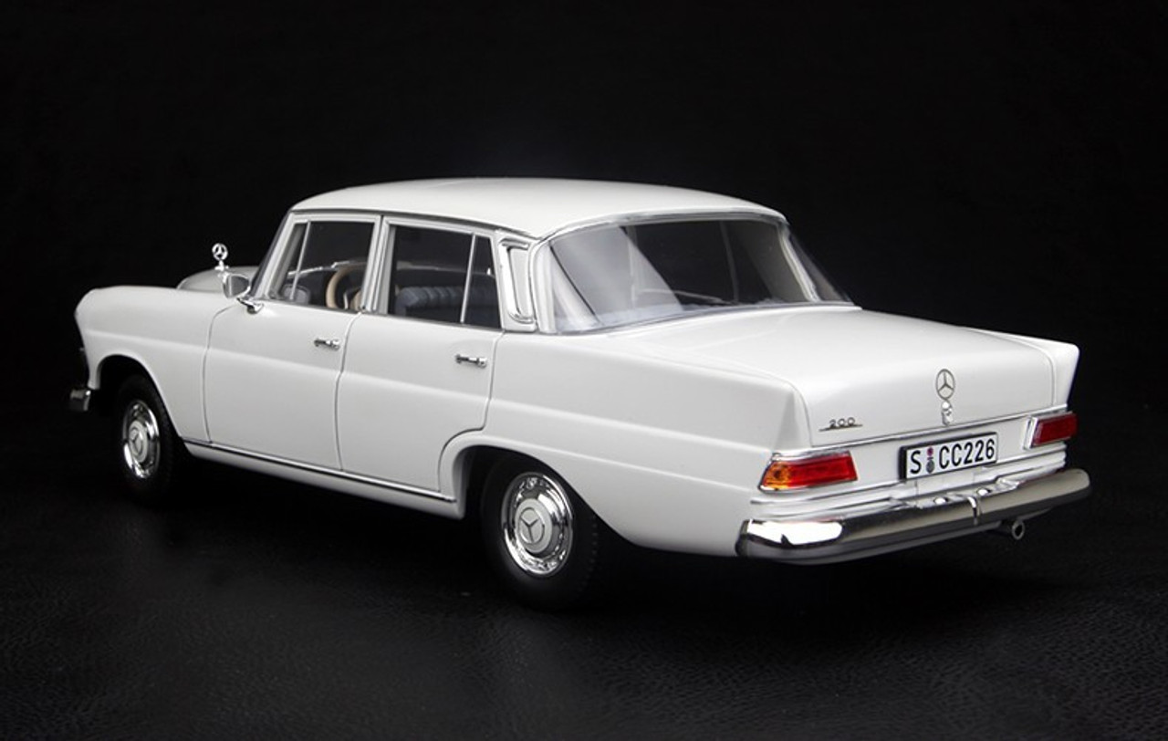 1/18 Dealer Edition Mercedes-Benz Mercedes 200 W110 (Antique White) Diecast  Car Model