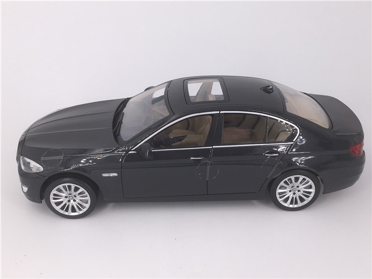 1/18 NOREV BMW F10/F11/F07/F18 (2010–2016) 5 SERIES 550i (BLACK) DIECAST  CAR MODEL