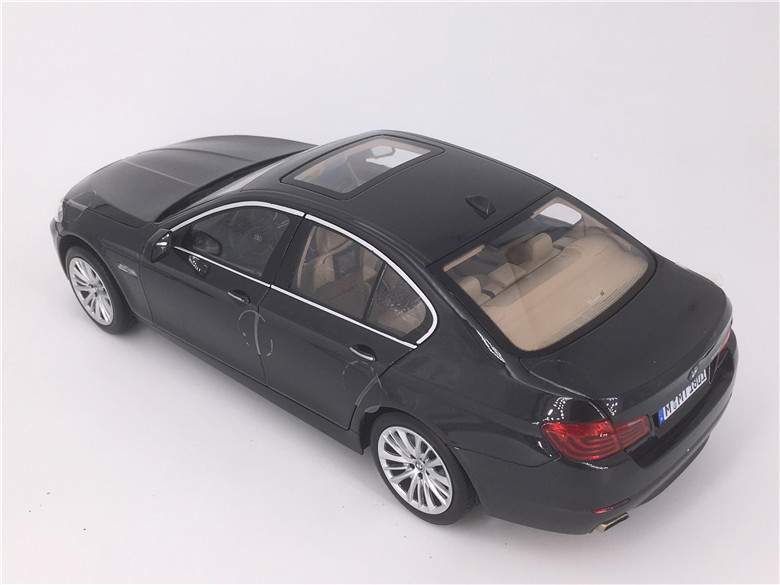 1/18 NOREV BMW F10/F11/F07/F18 (2010–2016) 5 SERIES 550i (BLACK