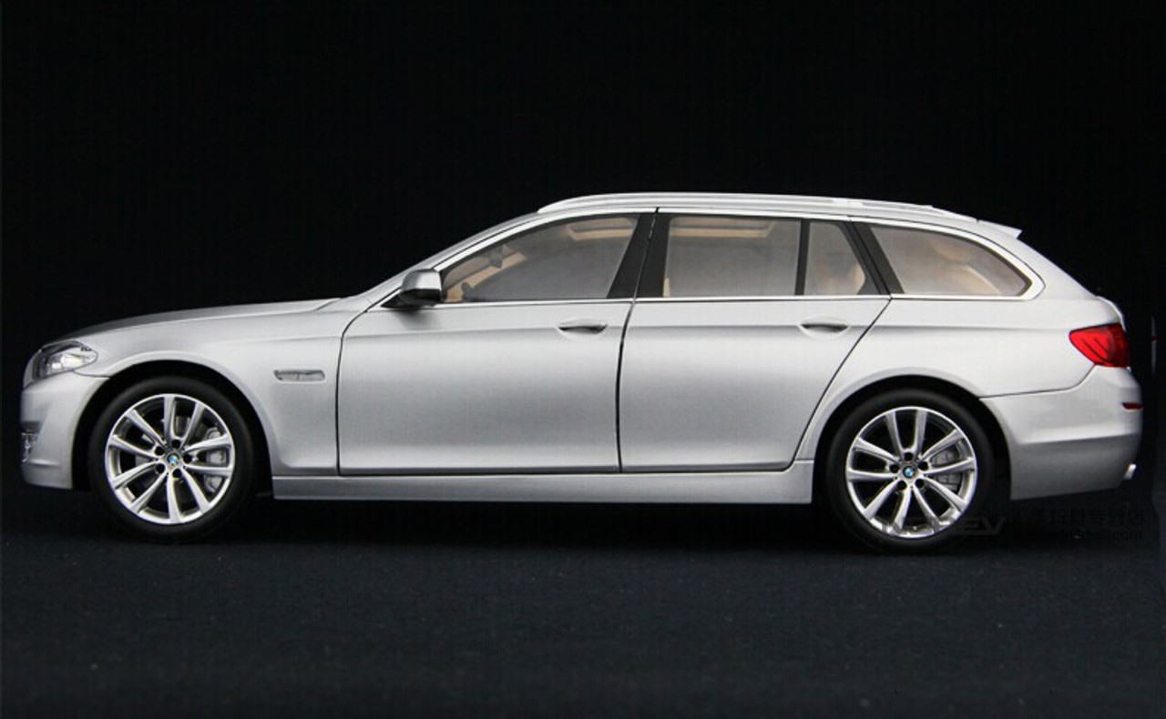 1/18 BMW 5 Series Touring F10/F11/F07/F18 (2010–2016) (Silver) Diecast Car Model (missing roof racks)