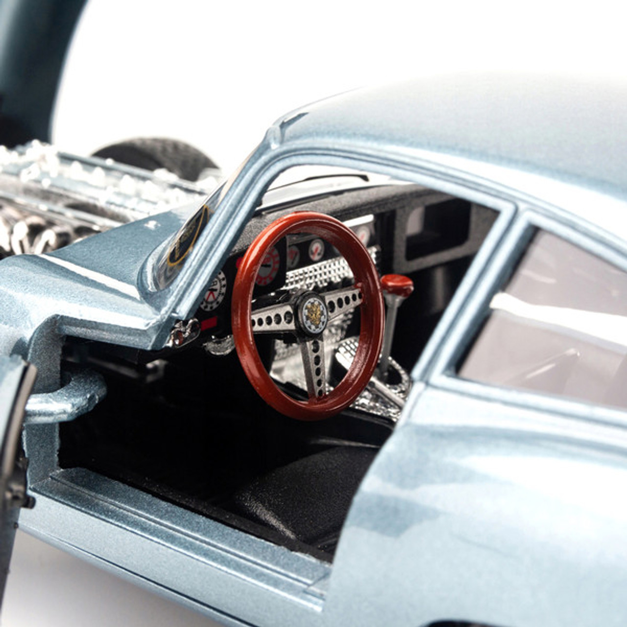 1/18 BBurago 1961 Jaguar E Type Coupe (Blue) Diecast Car Model