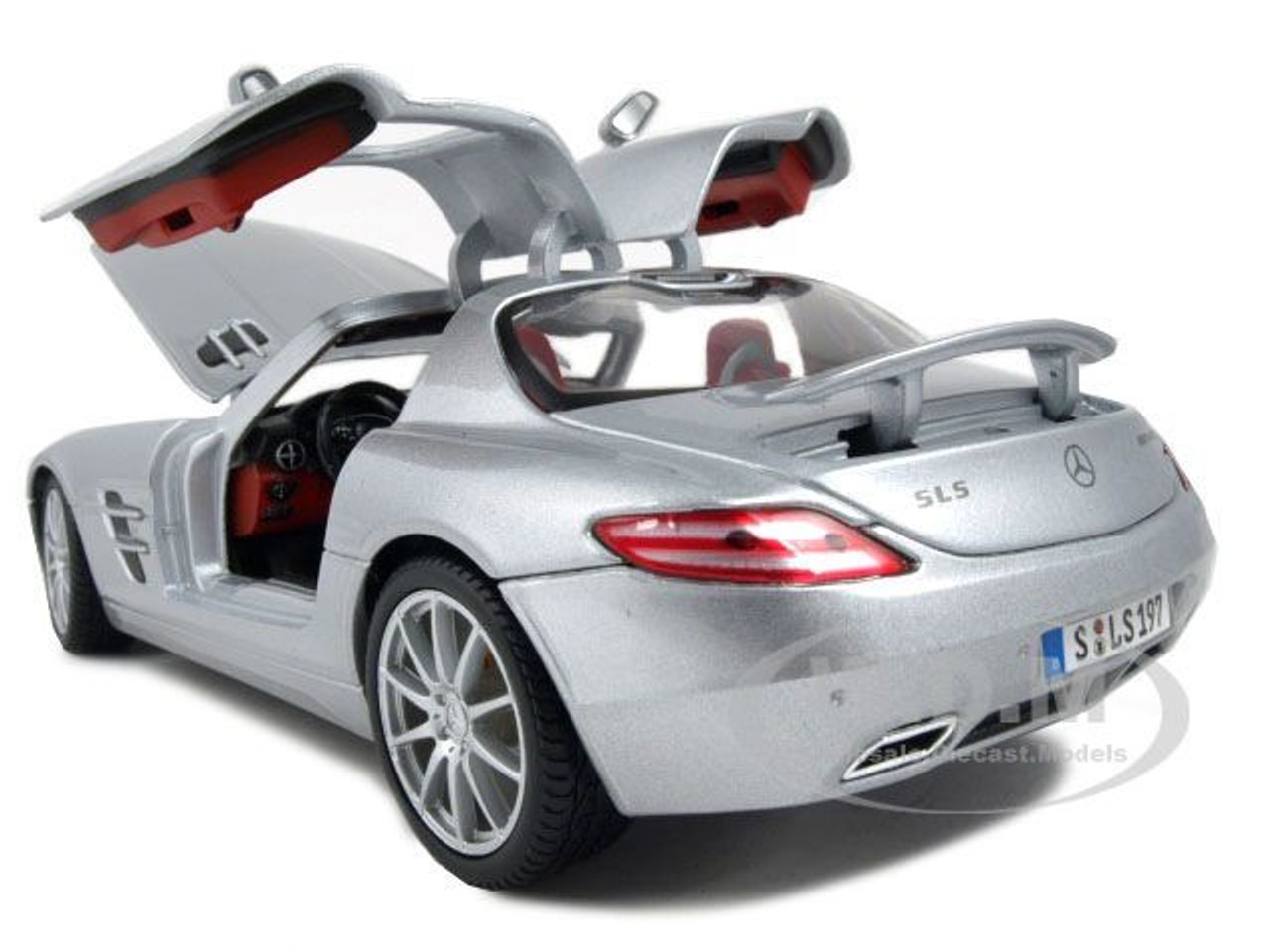 Mercedes Benz SLS AMG Gullwing Silver 1/18 Diecast Model Car by Maisto