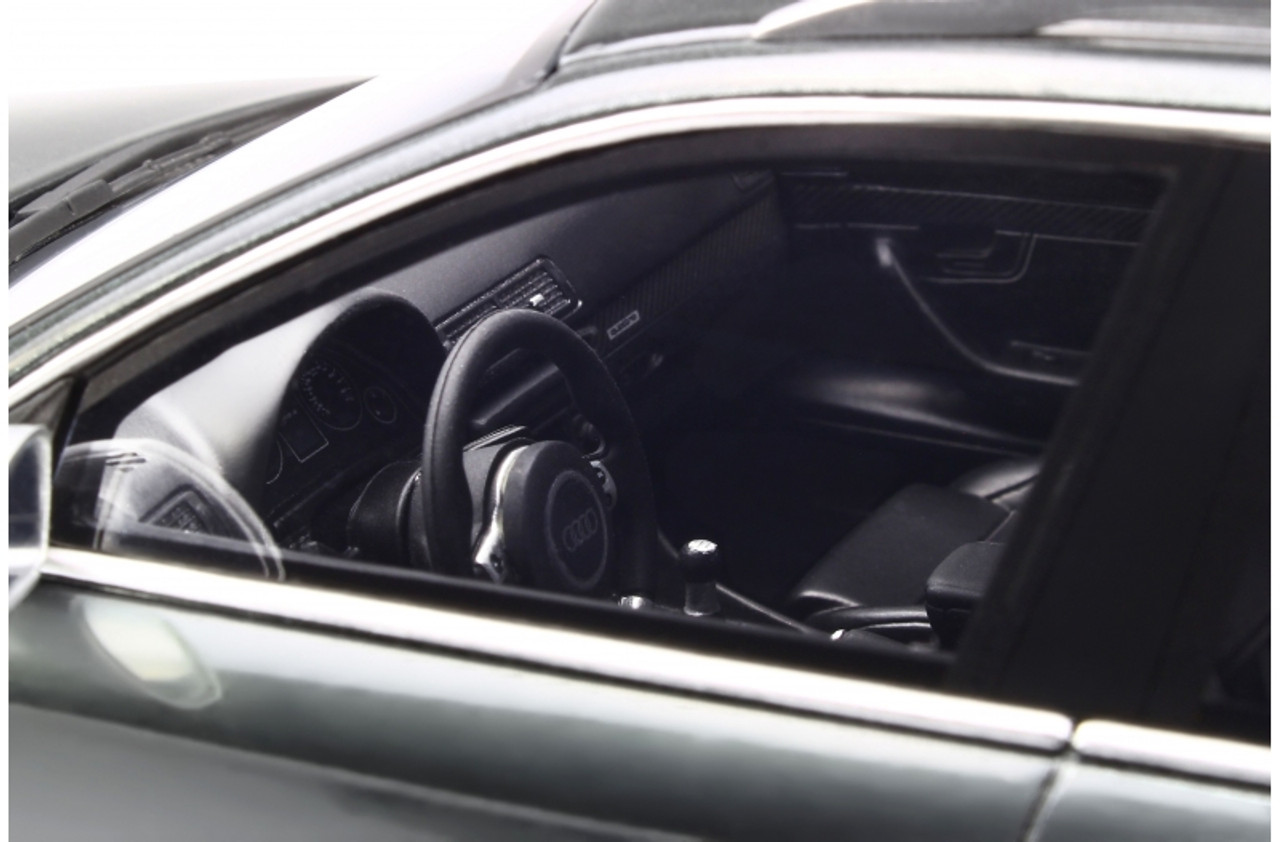 アウディ純正　RS4アバント　B7型シルバー　1/18 Amazon.co.jp: アウディ純正 RS4アバント B7型シルバー 1 18