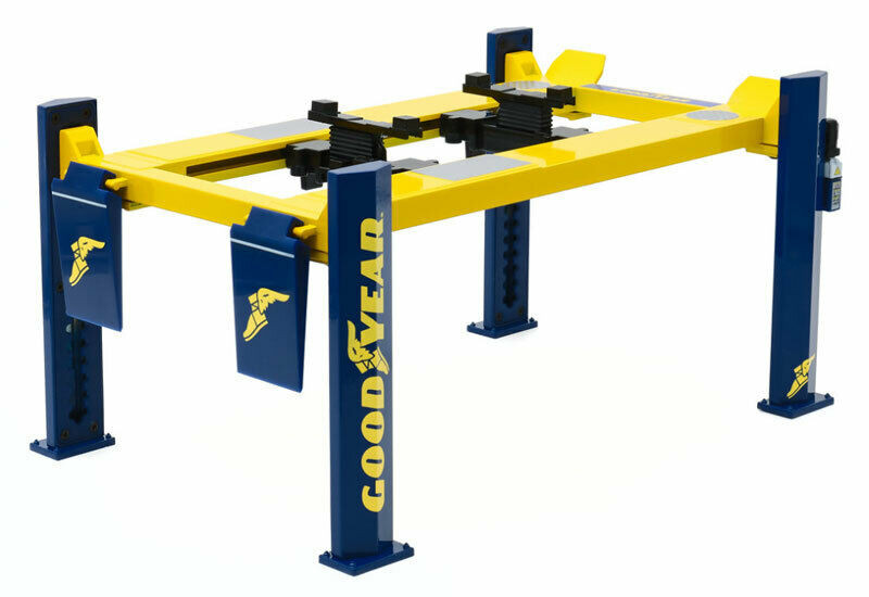 ミニカー GREENLIGHT 1:18 Four-Post Lift Greenlight 1/18 Adjustable Four-Post Lift - Goodyear