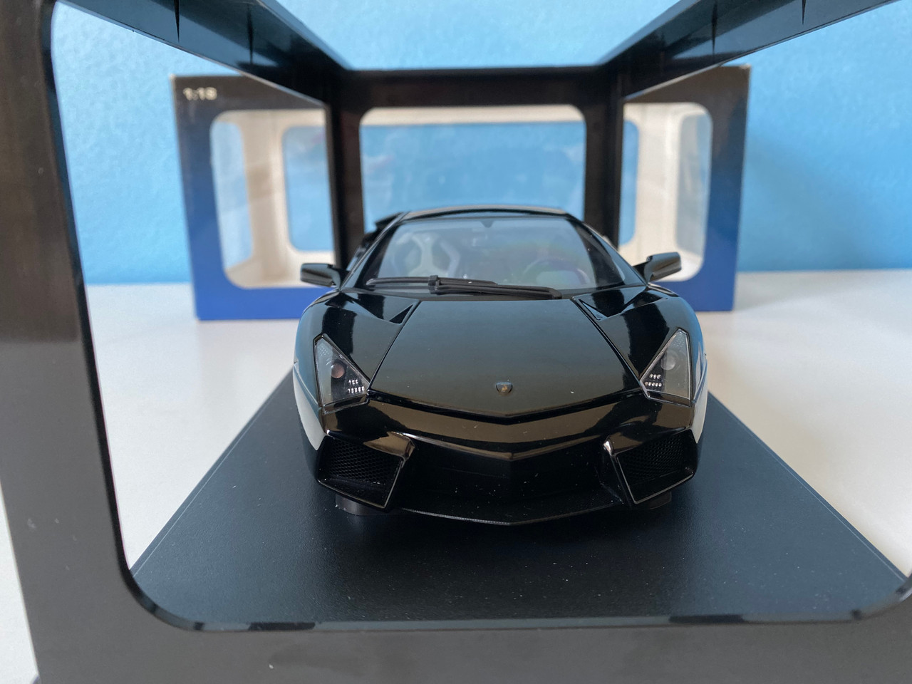 Defect 1/18 AUTOart Lamborghini Reventon (Black) Diecast Car Model 74592