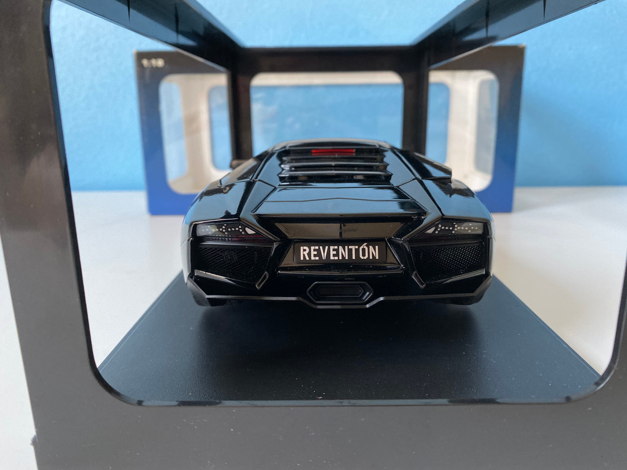 Defect 1/18 AUTOart Lamborghini Reventon (Black) Diecast Car Model 74592