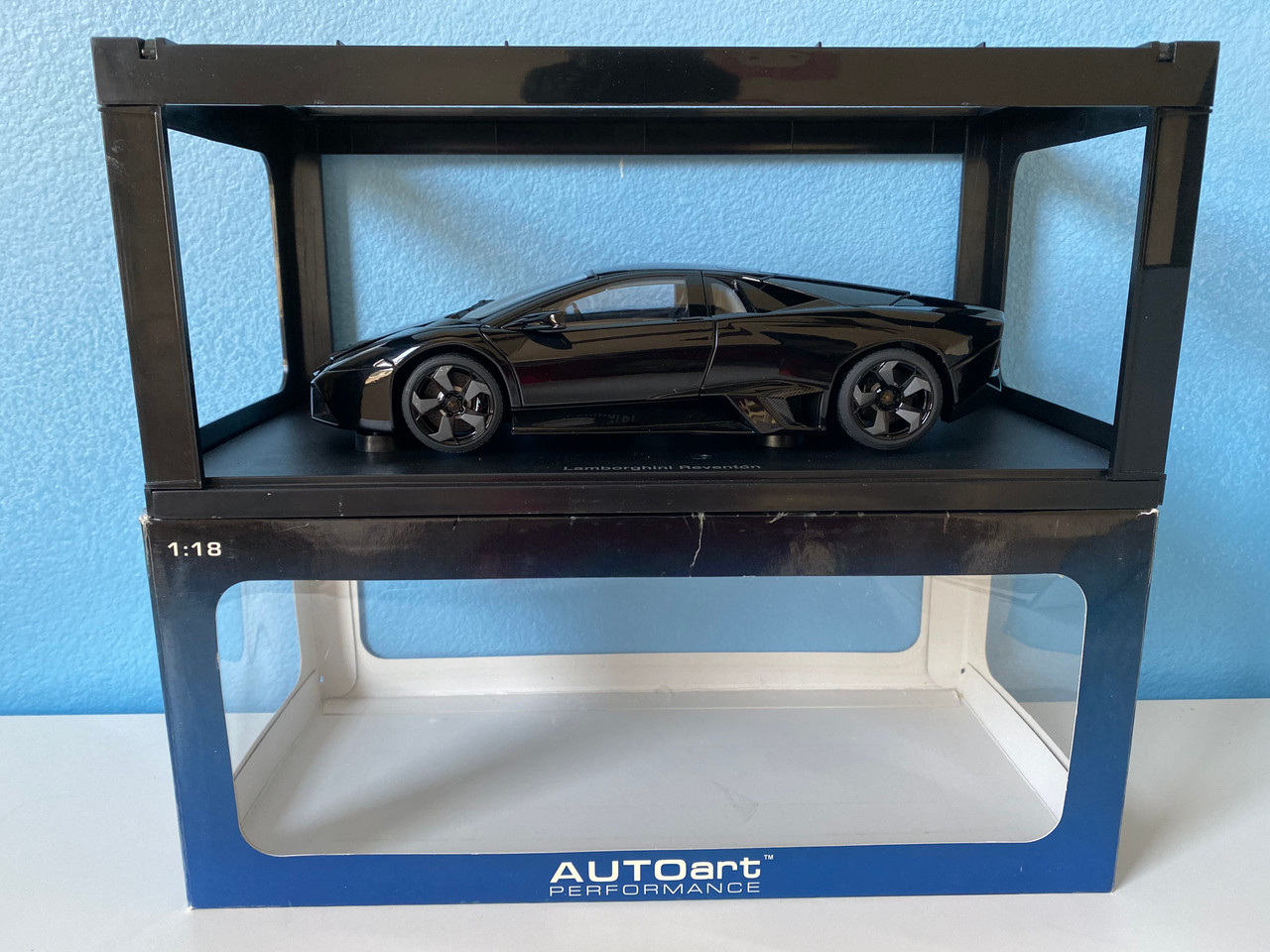 Defect 1/18 AUTOart Lamborghini Reventon (Black) Diecast Car Model 74592