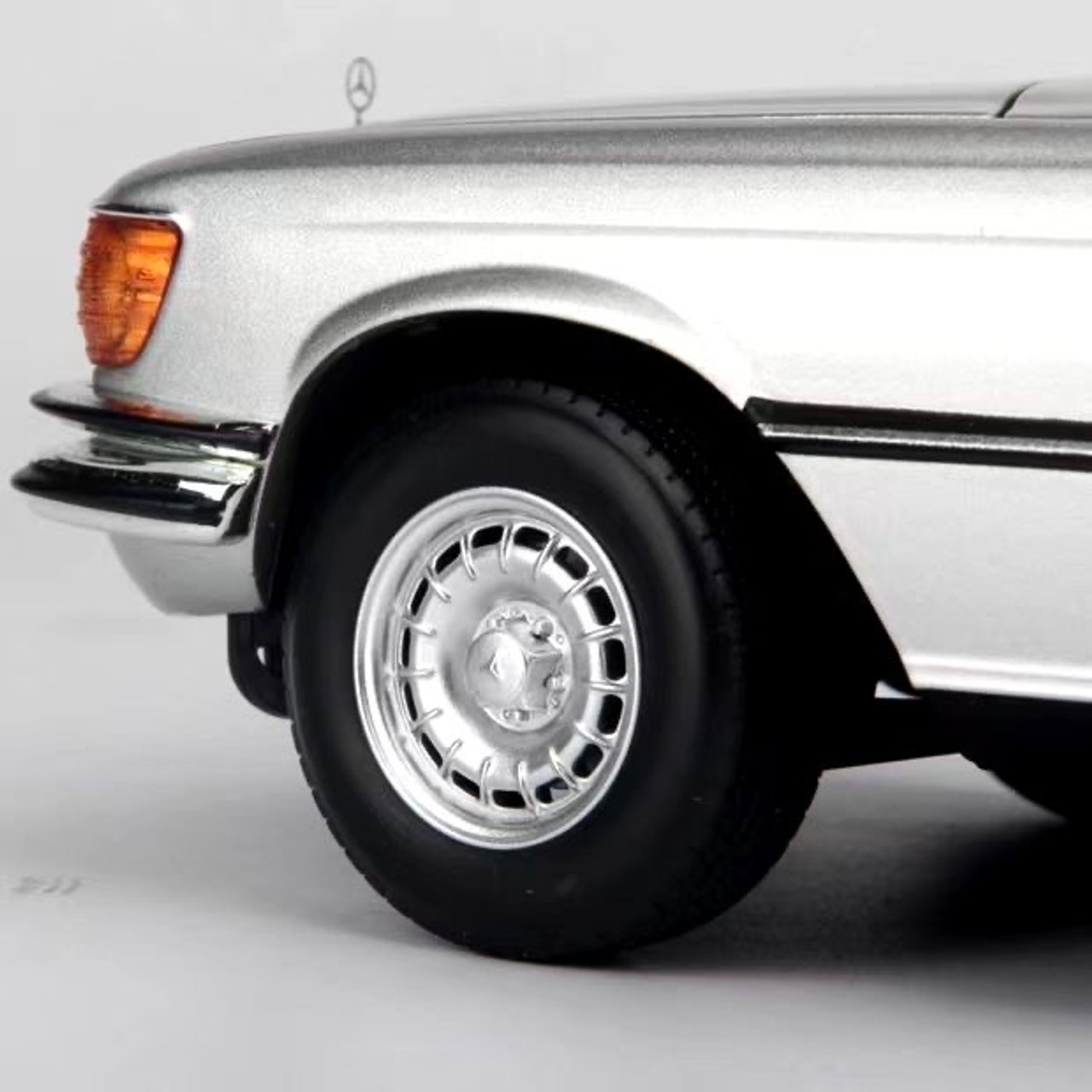 1/18 Norev 1976 Mercedes-Benz 450 SEL 6.9 (Silver) Diecast Model Car