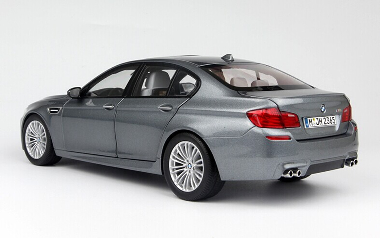 大得価豊富なPARAGON BMW M5 F10 M 2012 1/18 ミニカー ブルー 乗用車