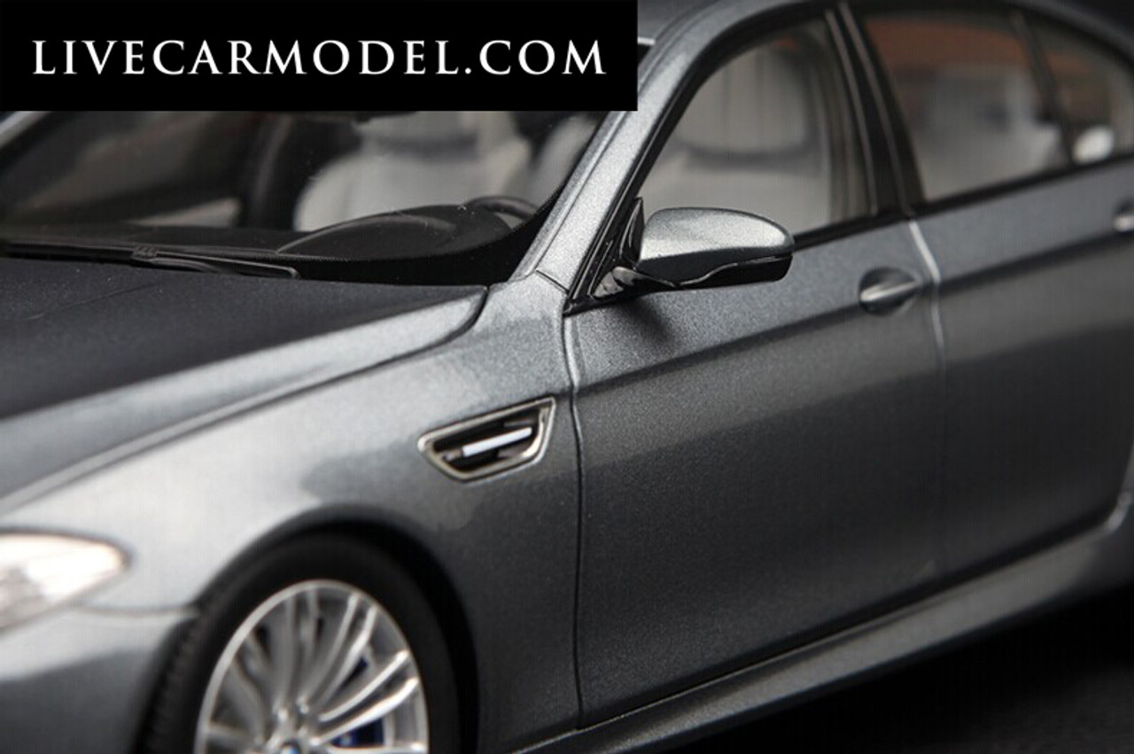 1:18 BMW M5 CUSTOM SHOP WHITE/BLACK Diecast Scale Model Car NEW