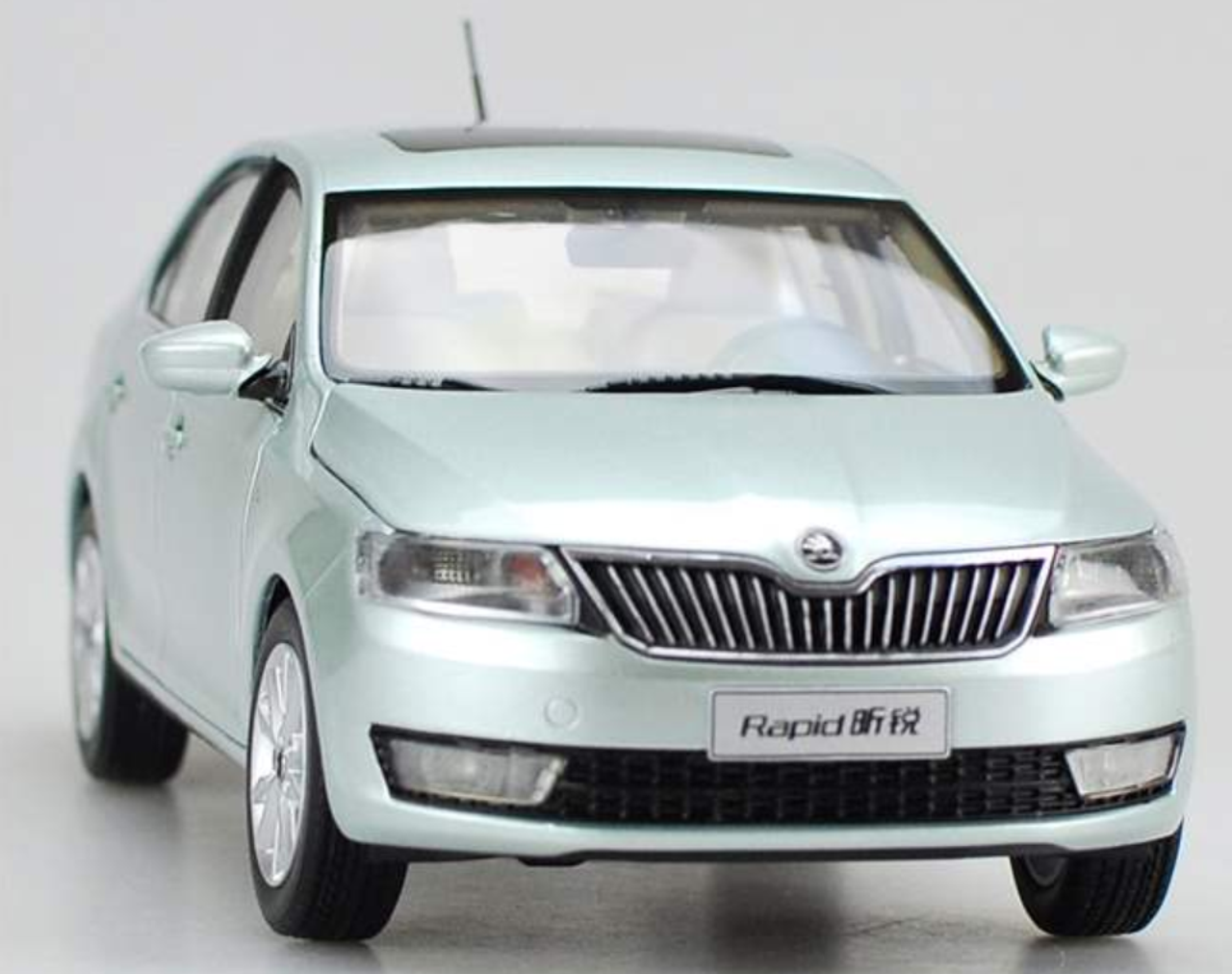 1/18 Dealer Edition SKODA RAPID SEDAN (Light Green) Diecast Car Model