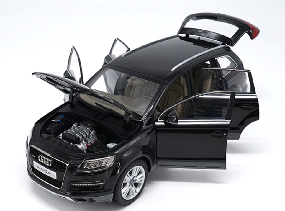 Audi Q7 ミニカー ブラック 1/18 京商製 Audi Q7 ミニカー ブラック 1⁄18 京商製 1⁄18 KYOSHO AUDI Q7