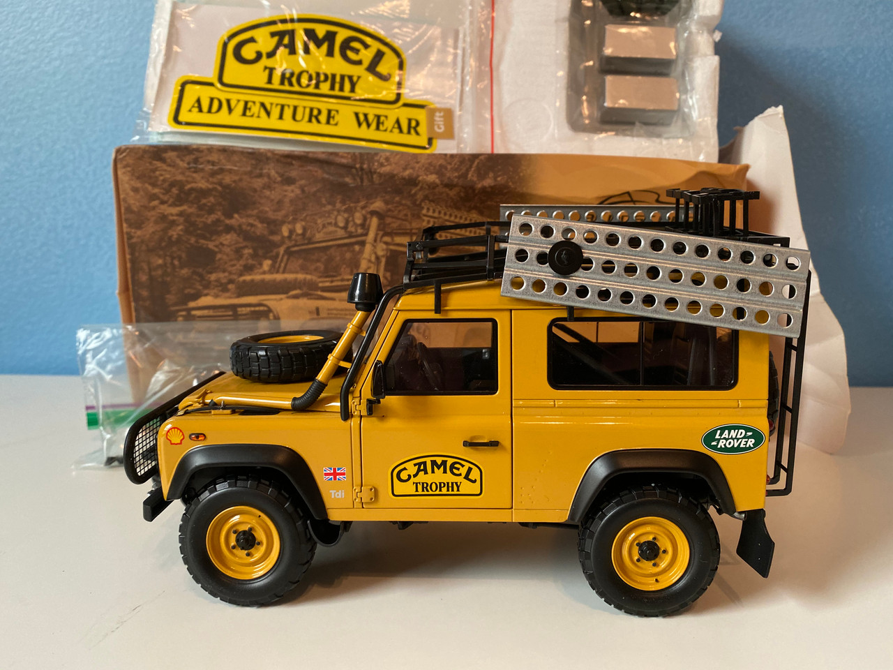 land rover defender diecast 1 18