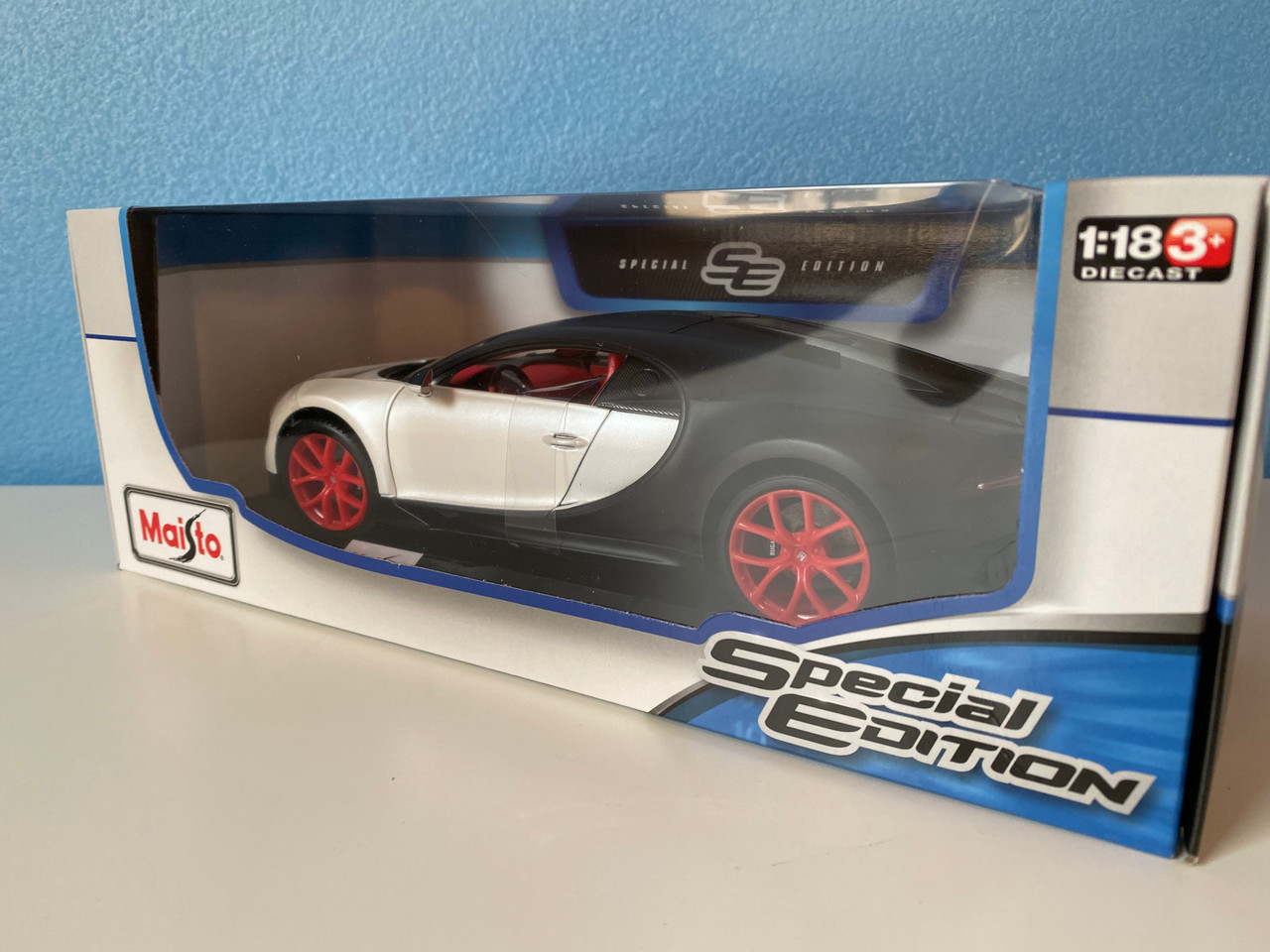 Maisto Bugatti Chiron Red 1:18 Scale Car Special Edition