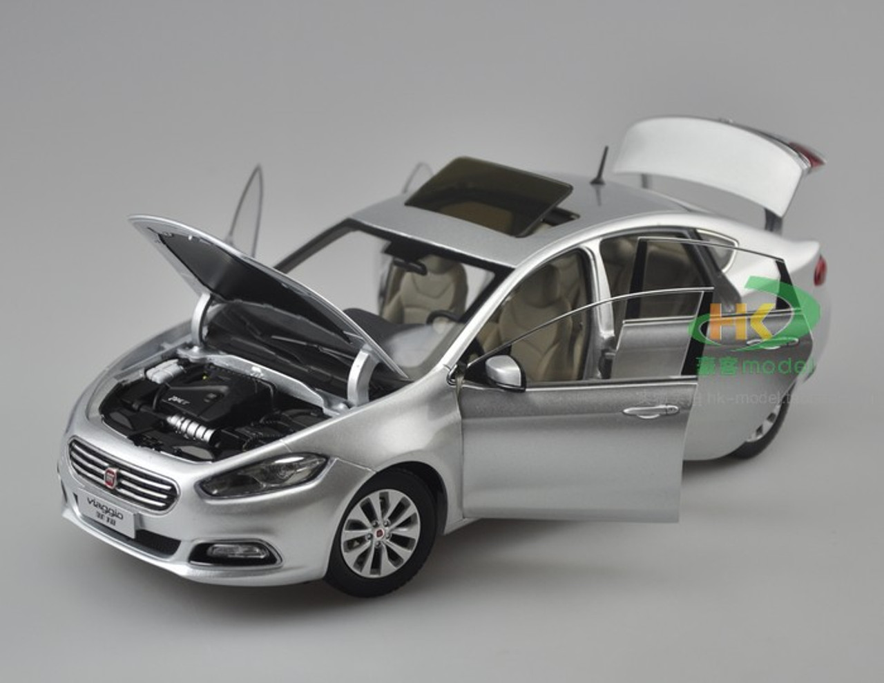 1/18 Dealer Edition Fiat Viaggio (Silver)