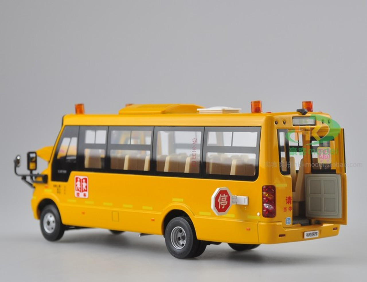 1/32 Chinese School Bus Diecast Model