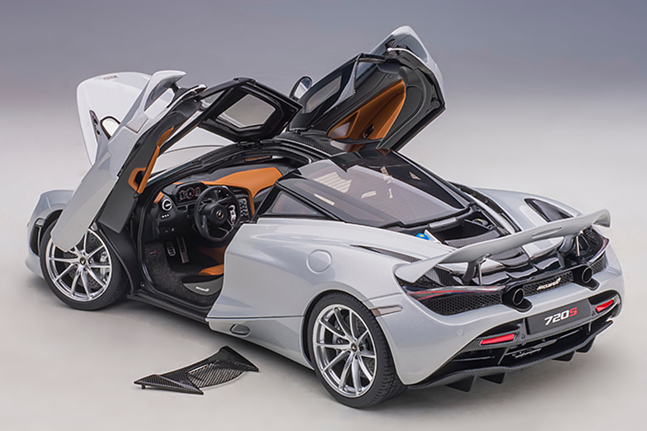 1/18 AUTOart McLaren 720s (Glacier White Metallic with Black Top