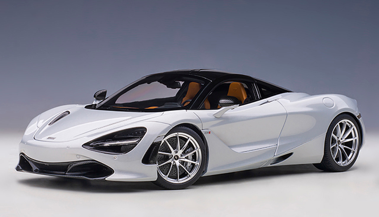 1/18 AUTOart McLaren 720s (Glacier White Metallic with Black Top