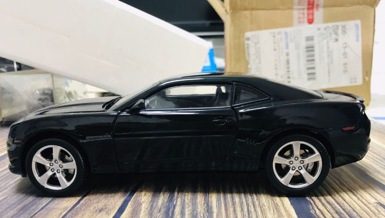 1/18 Dealer Edition Chevrolet Chevy Camaro (Black) Diecast Car Model