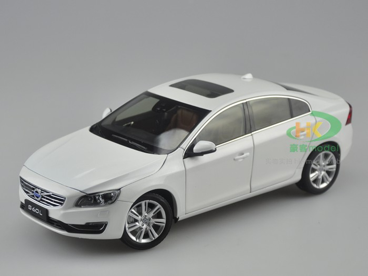 Volvo S60 1/18スケールモデルミニカー 1/18 Dealer Edition Volvo S60 S60L (White) Diecast Car Model