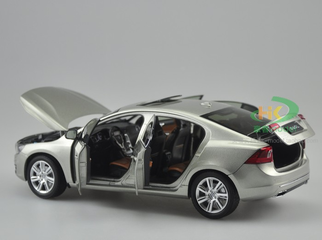 1/18 Dealer Edition Volvo S60L (Grey)