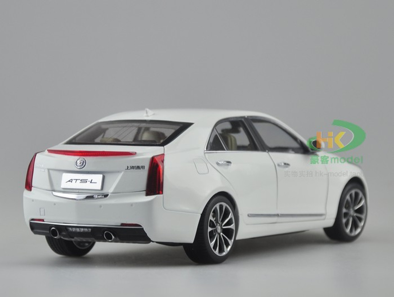 1/18 Dealer Edition Cadillac ATS (White) Diecast Car Model