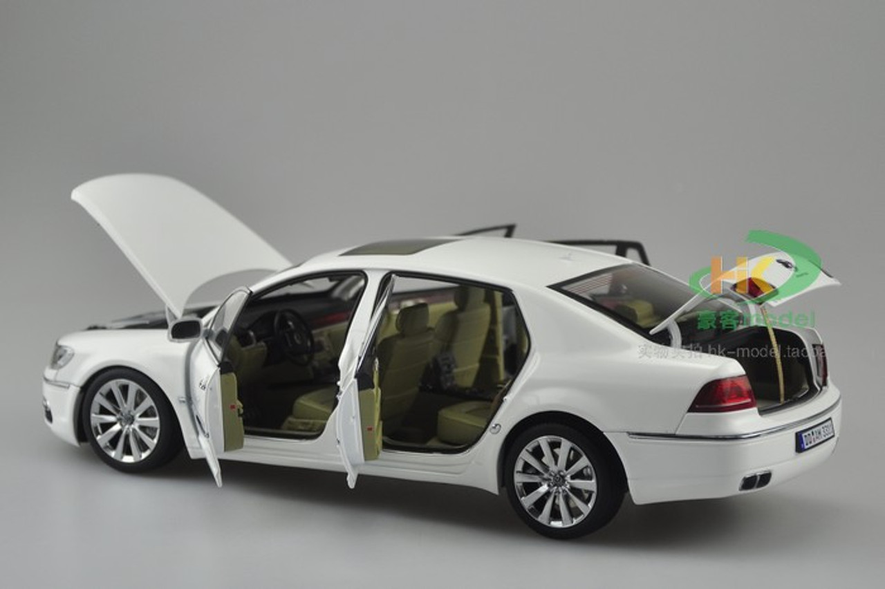 1/18 GTAutos GTA Volkswagen VW Phaeton (White) Diecast Car Model