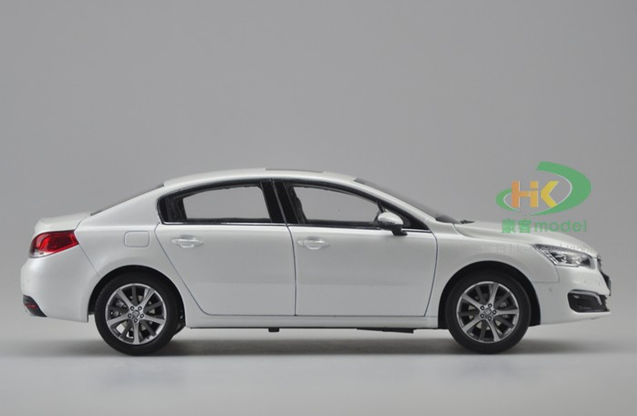 1/18 Dealer Edition 2015 Peugeot 508 508L (White) Diecast Car Model