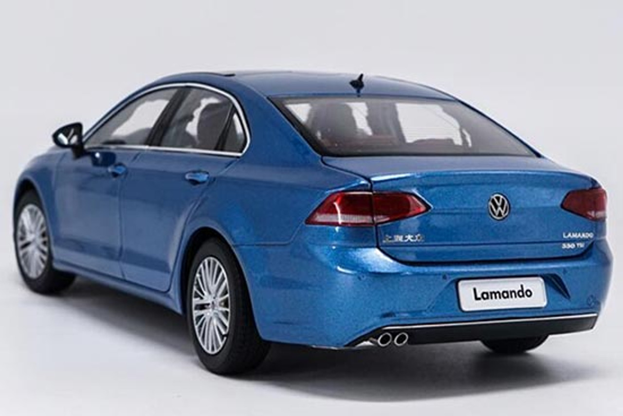1/18 Dealer Edition 2015 Volkswagen VW Lamando (Blue) Diecast Car