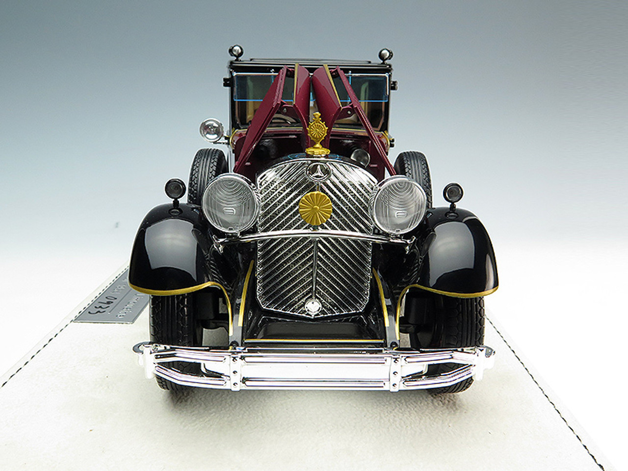 OLD STOCK DEFECT 1/18 1934 Dealer Edition Mercedes-Benz 770K