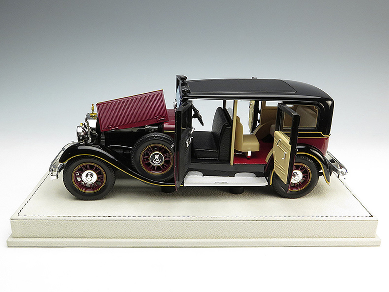 1935 MERCEDES-BENZ 770K 1/24 スケール 赤と黒 OLD STOCK DEFECT 1/18 1934 Dealer Edition Mercedes-Benz 770K