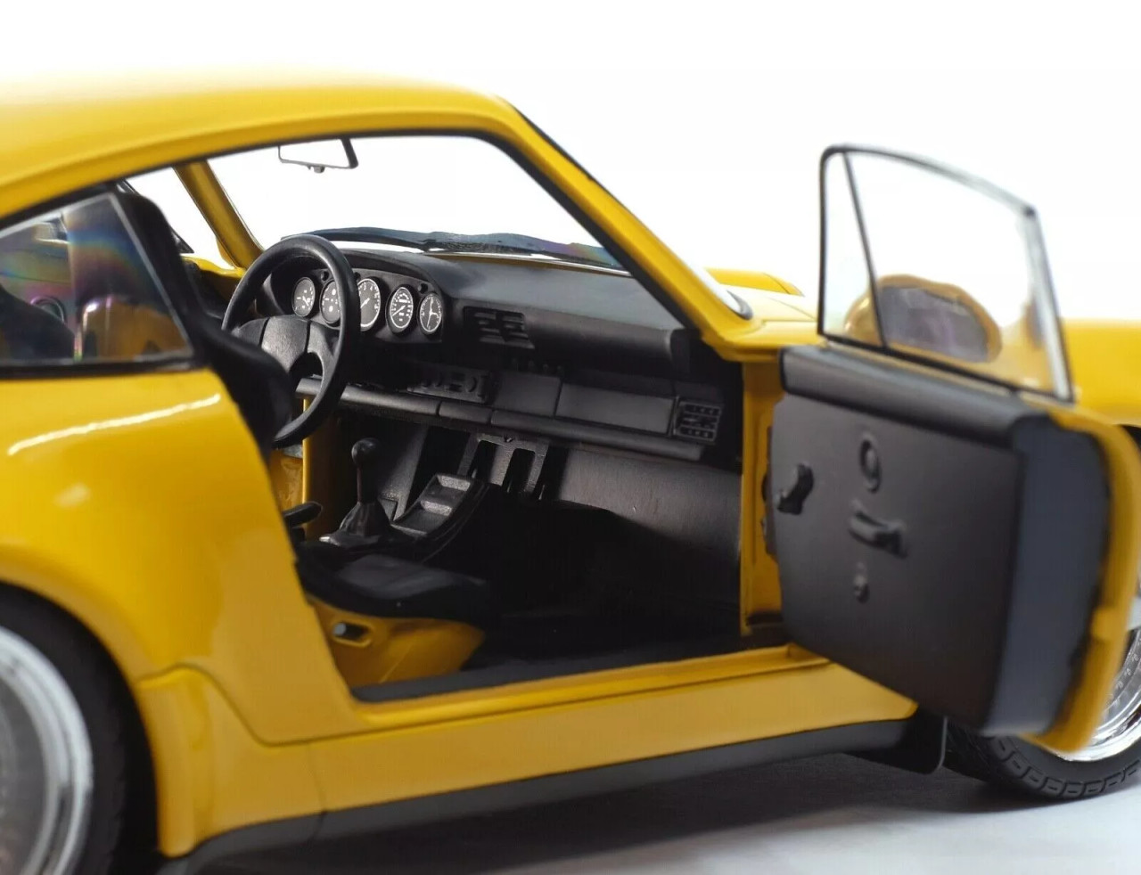 1/18 Solido 1990 Porsche 911 964 3.8 RS Jaune Yellow Diecast