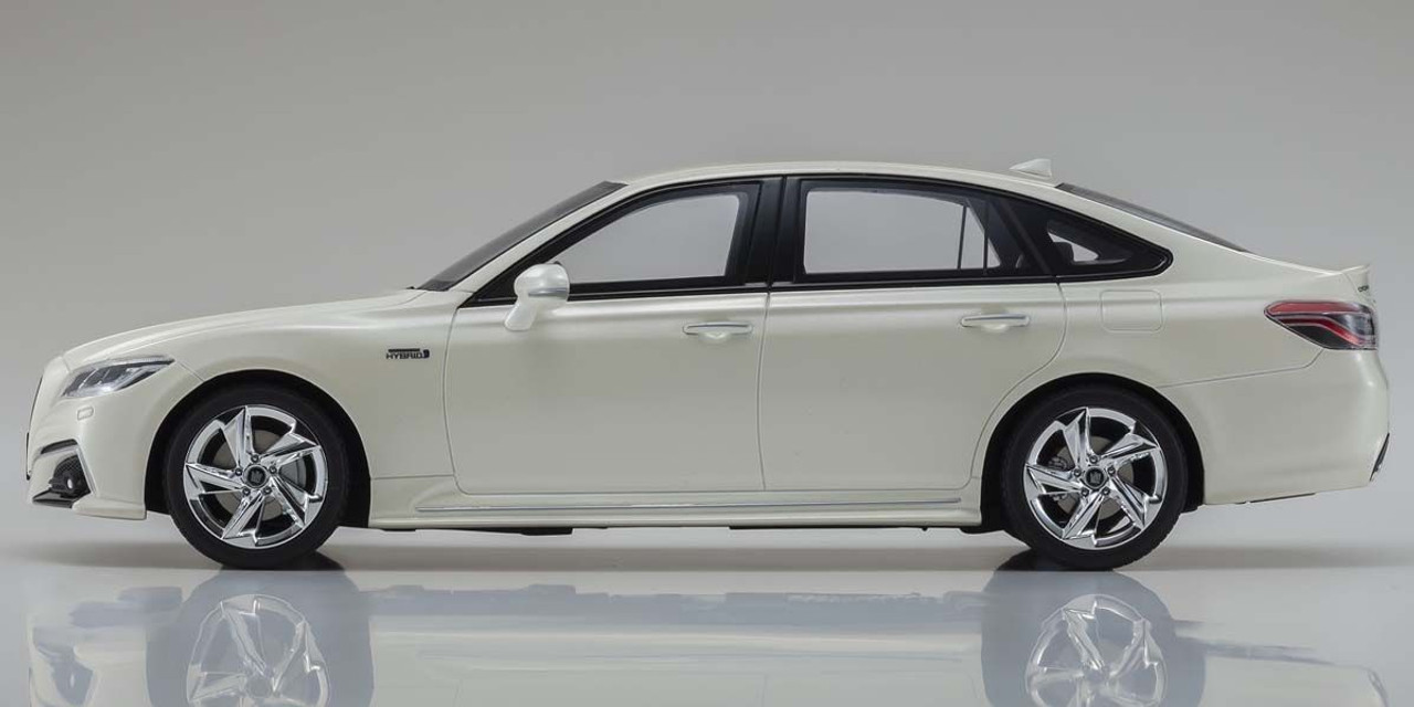 1/18 Kyosho Toyota Crown 3.5 RS Advance (White) Limited to 700 units Car  Model