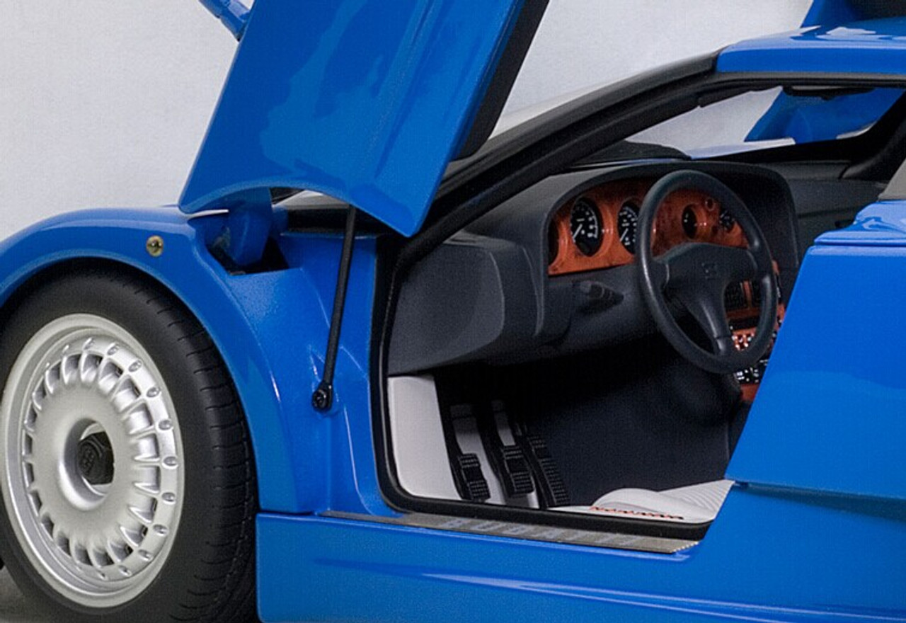 オートアート　ブガッティ　EB110　GT　ブルー　1/18 AUTOart 1/18 ブガッティ EB110 SS （シルバー・メタリック
