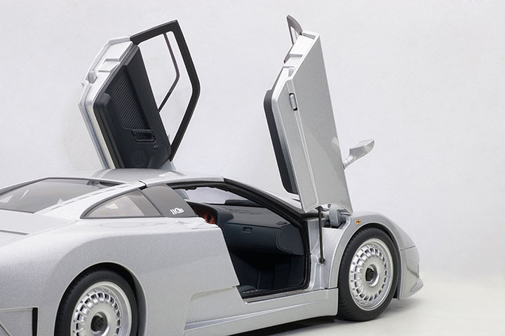 1/18 AUTOart Signature Bugatti EB110 GT (Silver) Car Model
