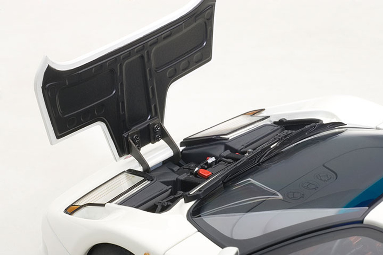 オートアートブガッティ　EB 110 GT ホワイト1:18 Amazon | AUTOart 1/18 ブガッティ EB110 GT (ホワイト