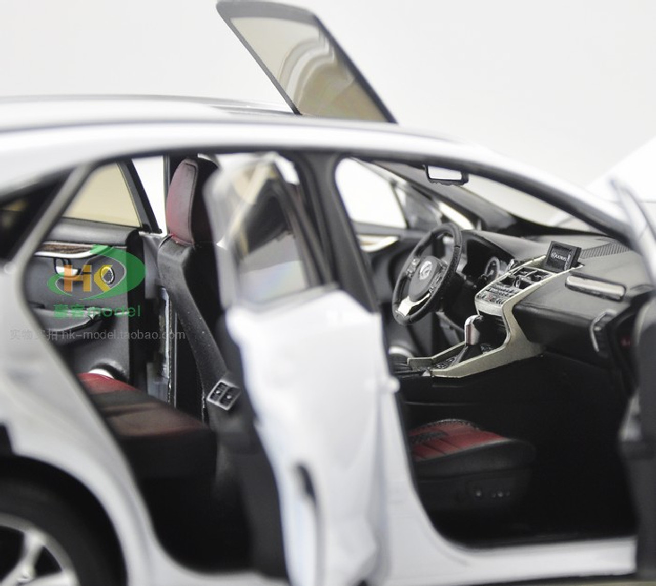 Lexus NX 200t コレクターズエディション 1/18スケール ホワイト