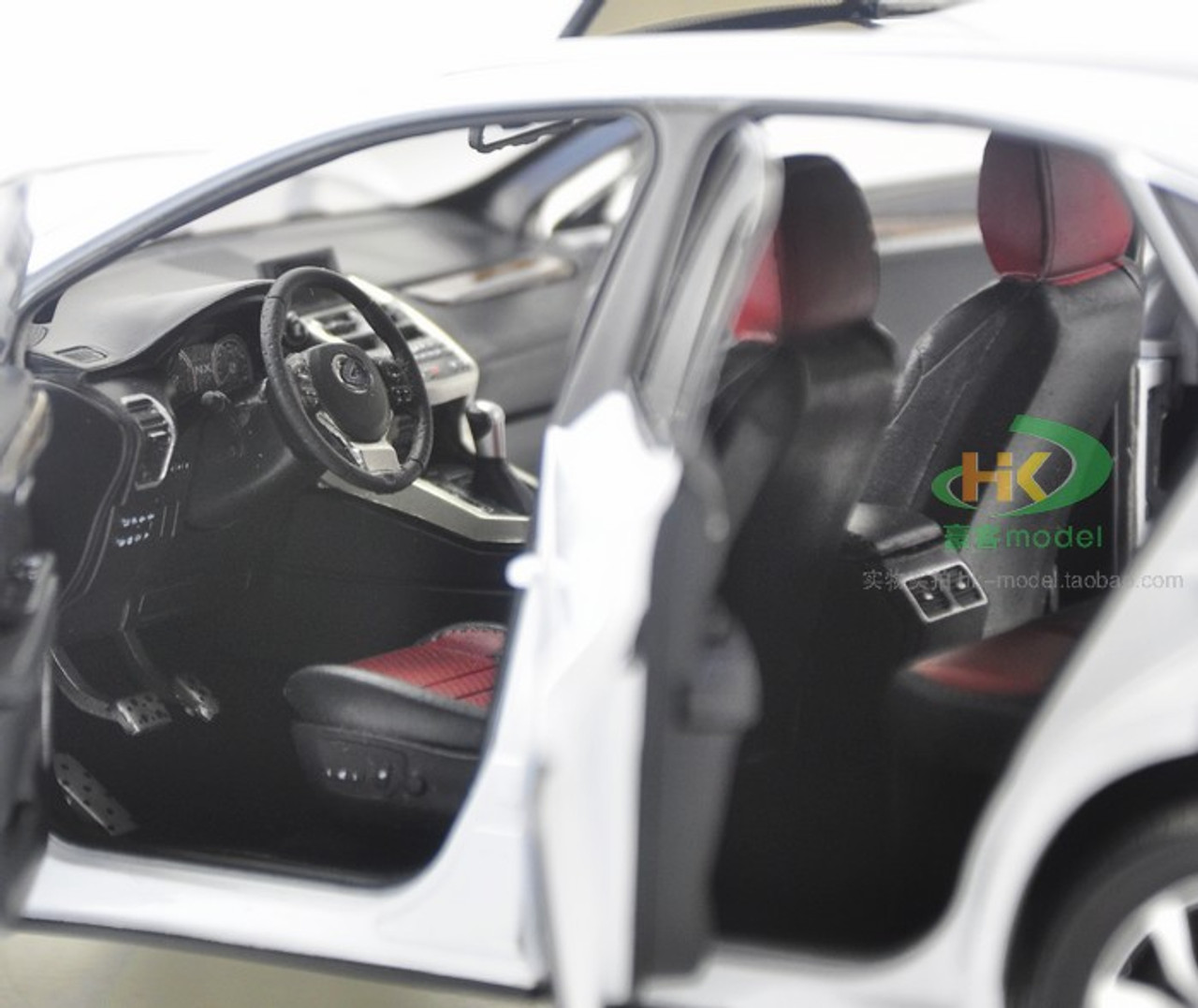 Lexus NX 200t コレクターズエディション 1/18スケール ホワイト 1/18 Scale LEXUS NX 200T SUV White Diecast Car ModelToy