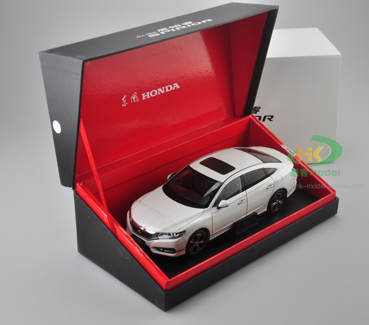 1/18 Dealer Edition 2015 Honda Spirior (White) Diecast Car Model