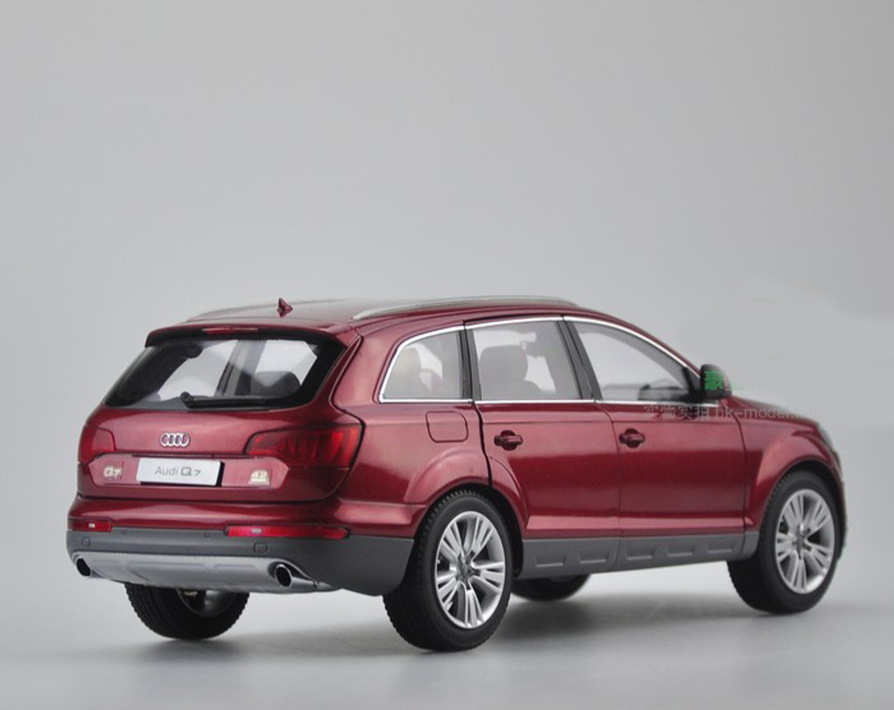 1/18 Kyosho 2009 Audi Q7 (Red) Diecast Car Model