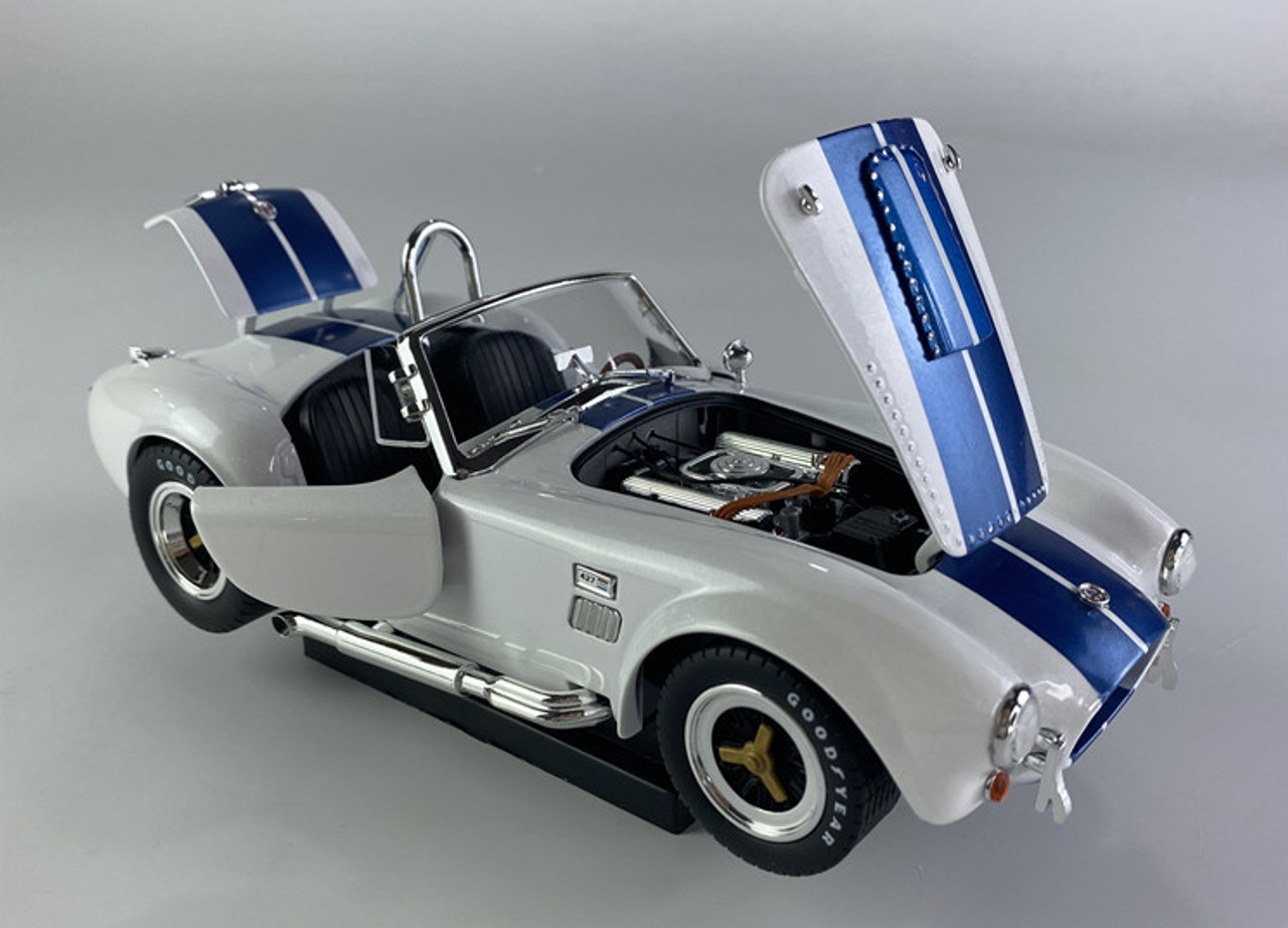 1/18 Shelby Collectible 1965 Ford Mustang Shelby Cobra 427 S/C (White) Diecast Car Model