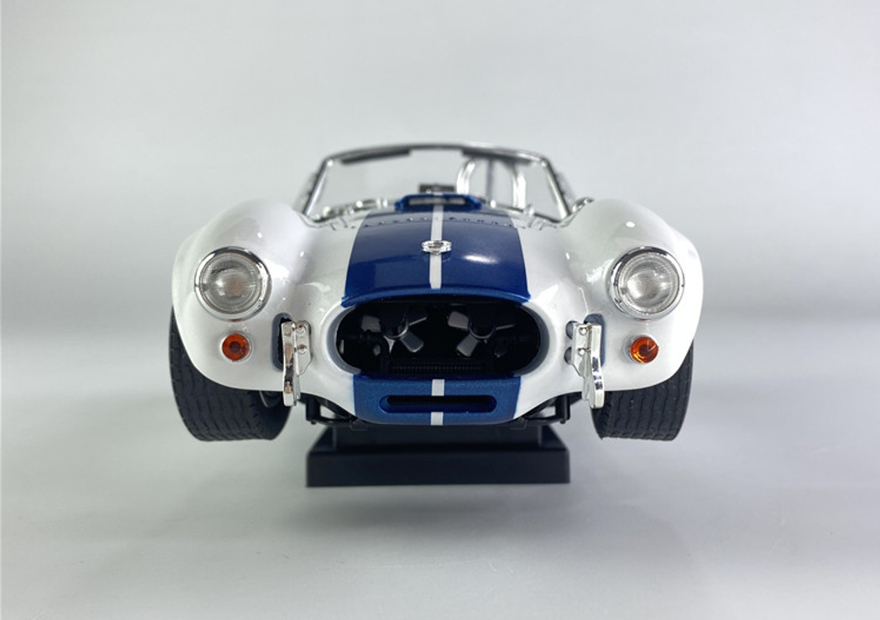 1/18 Shelby Collectible 1965 Ford Mustang Shelby Cobra 427 S/C (White) Diecast Car Model